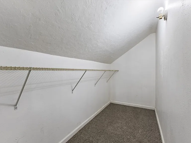 407 E Hayes Ave — Photo 17