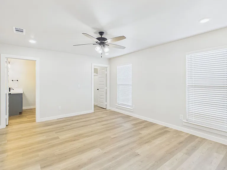 3102 Swenson St — Photo 9