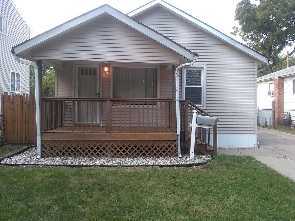 1st image of 1429 E Jarvis Ave
