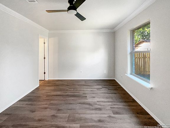 3rd image of 4810 FORTUNA PL