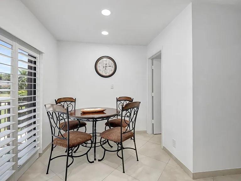 902 Foxpointe Cir — Photo 17