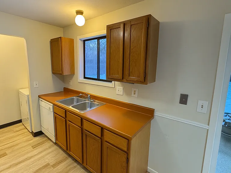 110 N Yellowstone Ave — Photo 6