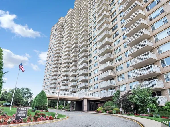 555 North Ave APT 1G, Fort Lee, NJ 07024