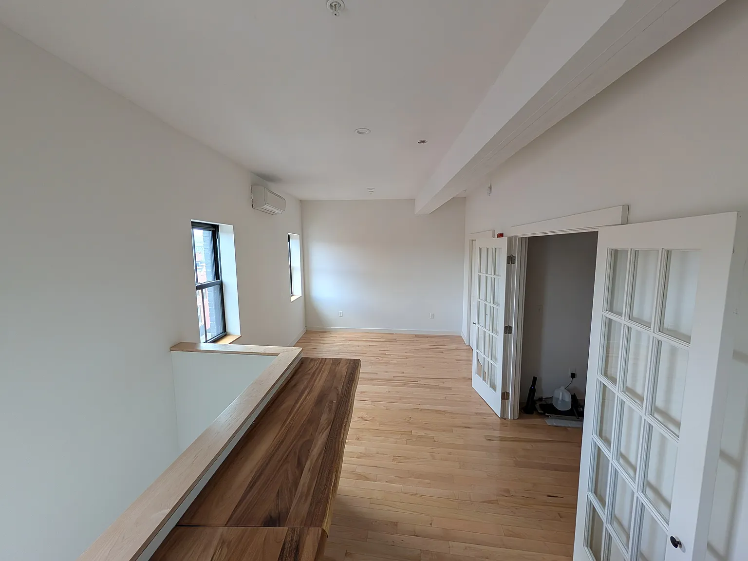 1 bed, 1.5 bath, 1100 sqft, $2,100 — Photo 3