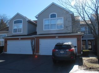 738 Old Checker Ct, Buffalo Grove, IL 60089