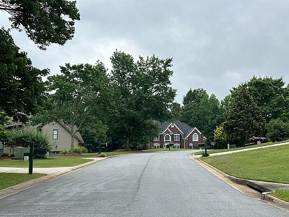 4th image of 121 Brookgrove Ln