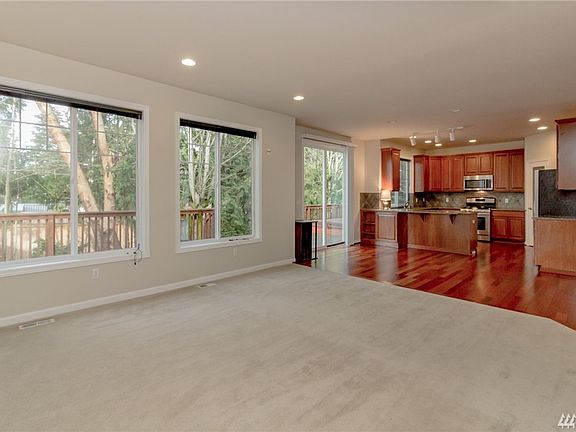 4th image of 3540 Shorecliff Dr NE