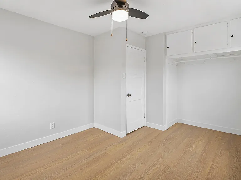 1107 E 3rd St #B — Photo 13