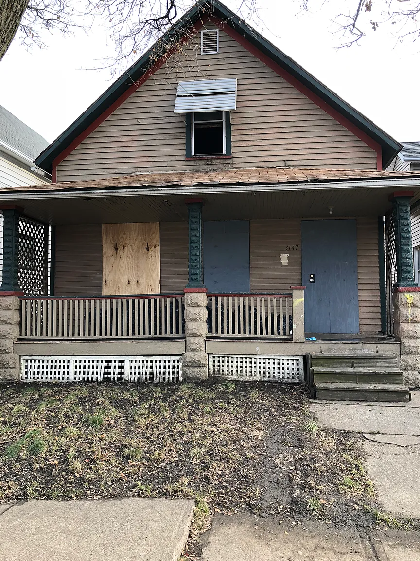 3147 W 68th St photo 1
