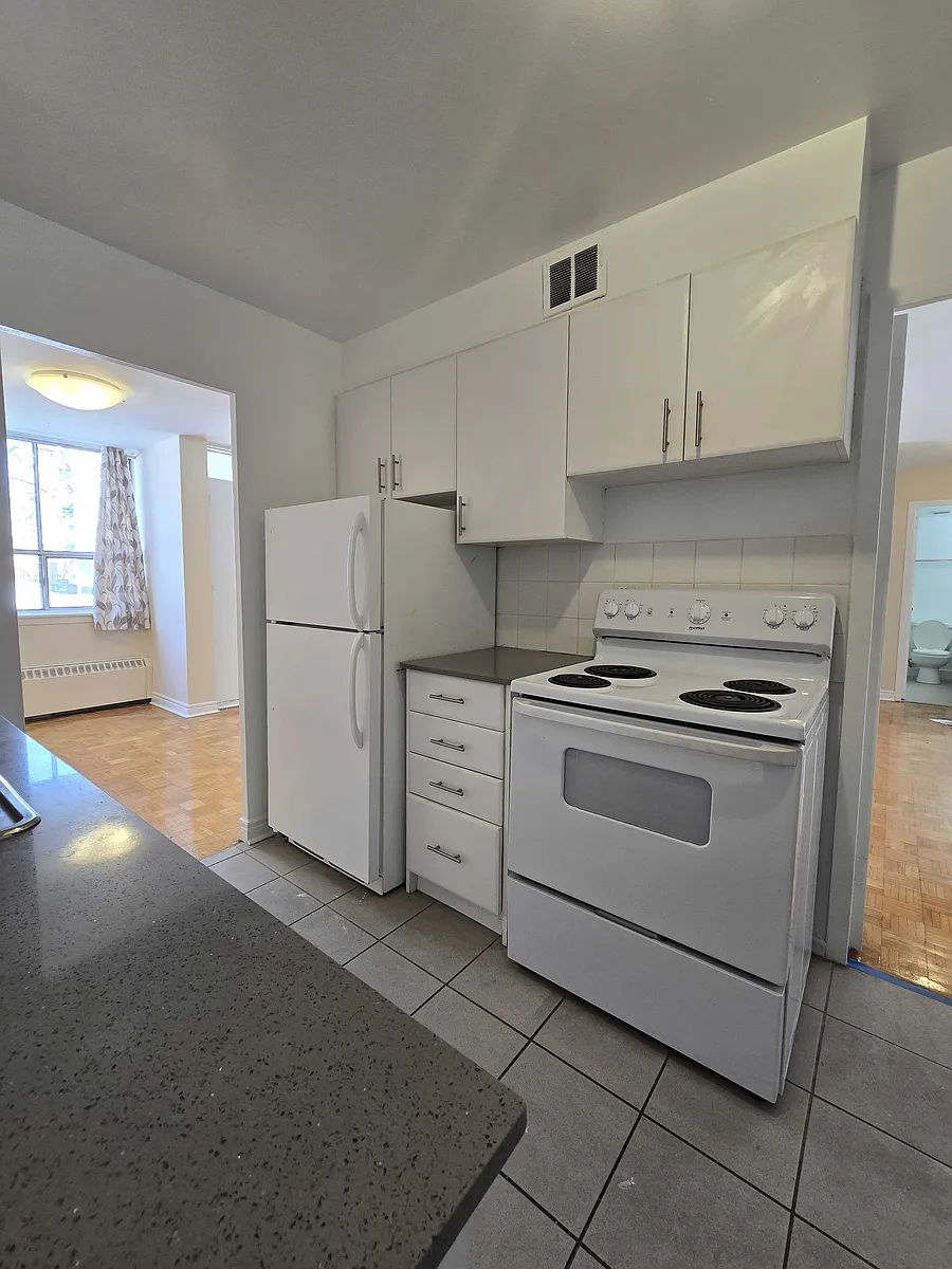 Building Photo - 325 Bogert Ave
