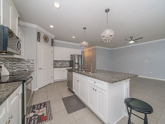 3rd image of 1092 Pipestone Pl