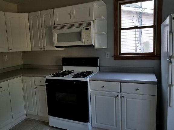2nd image of 120 Swan Blvd