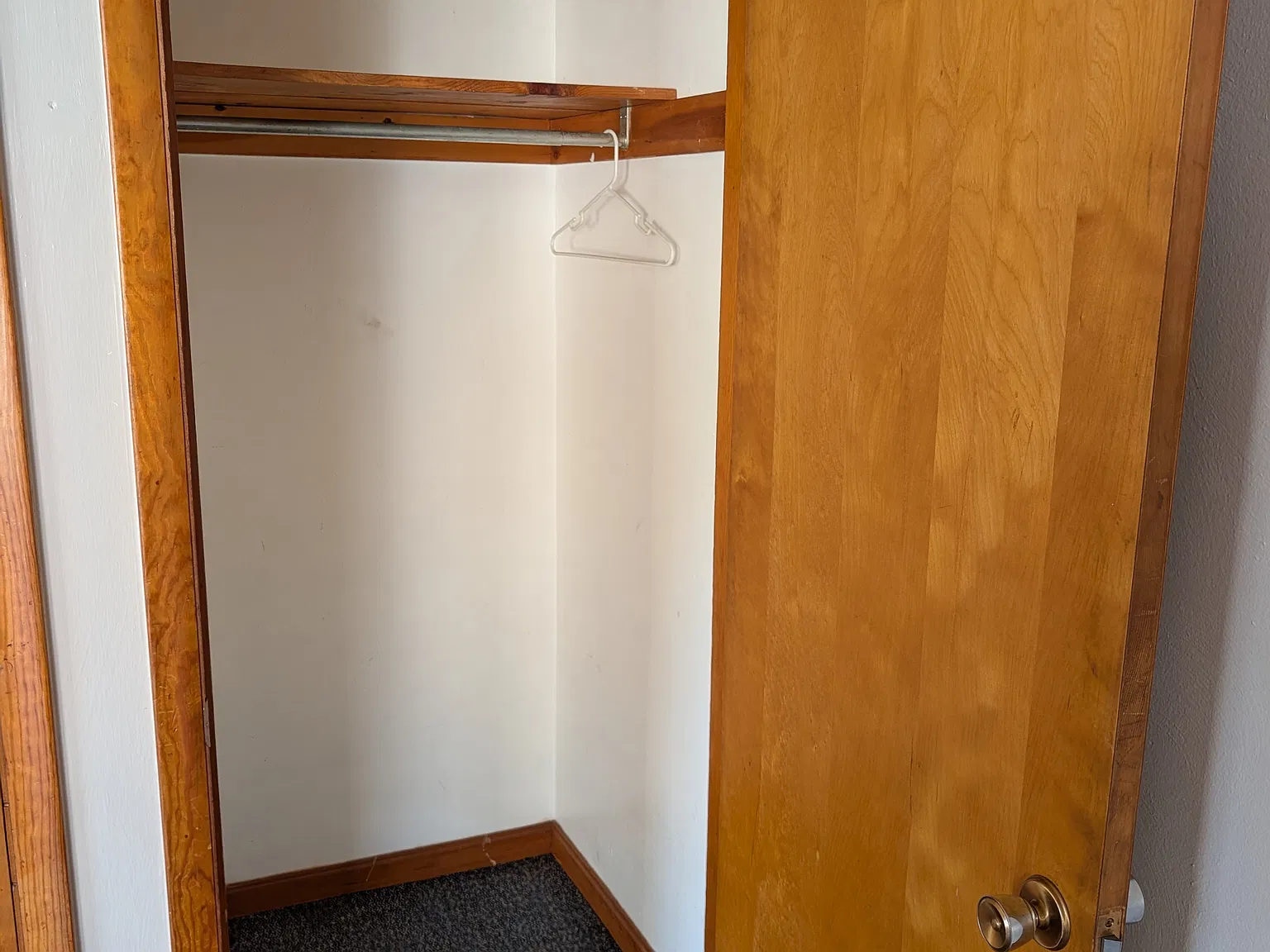 257 Ormsby Ave — Photo 3