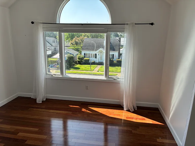 111 Massachusetts Ave — Photo 6