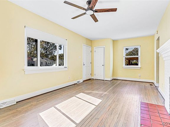 3rd image of 2908 Kenwood Ave