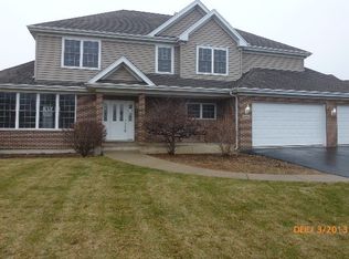 3015 Raccoon Cv, Island Lake, IL 60042