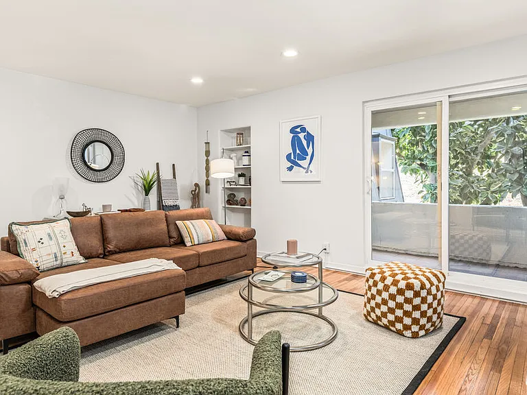 329 S Reeves Dr — Photo 8