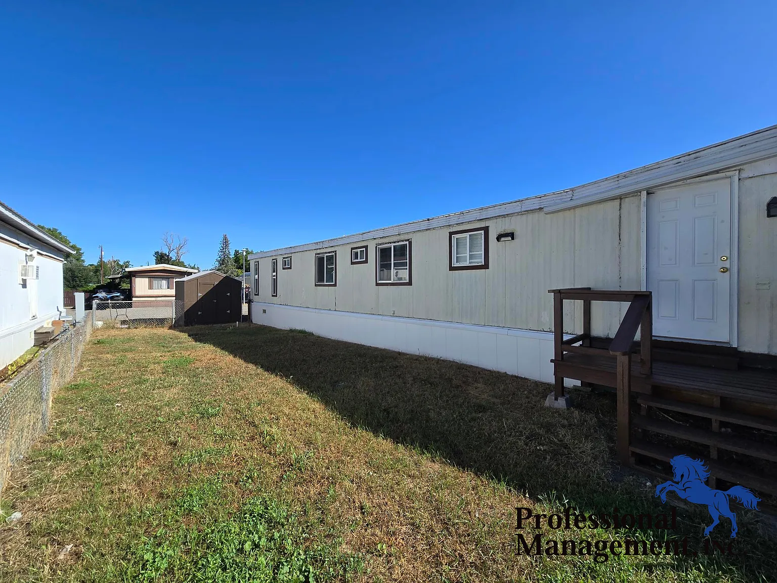 3 bed, 1.5 bath, 900 sqft, $1,095 — Photo 2