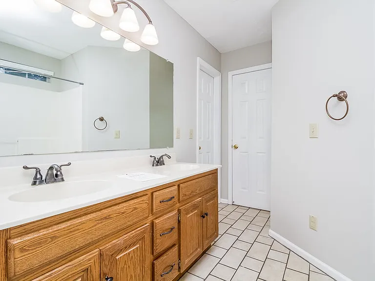300 Stafford Ct — Photo 7