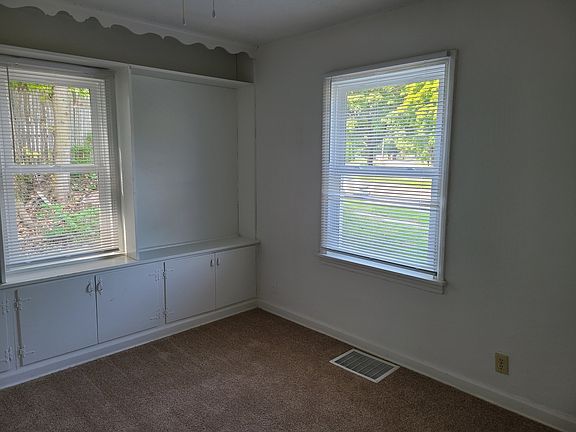 5th image of 1128 S Sunset Ave