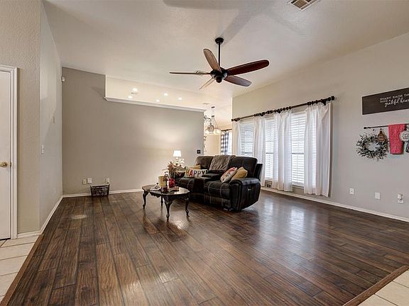 5th image of 513 SW 154th Ct