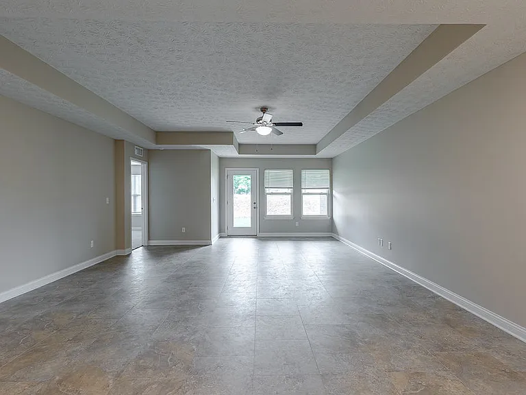 305 Breckinridge Cir — Photo 19