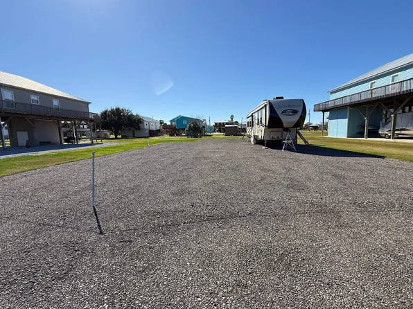 141 Tropical Ln, Grand Isle, LA 70358