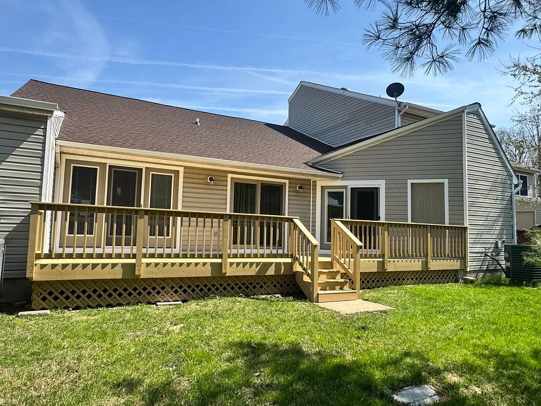 Building Photo - 8013 Bridgepointe Dr