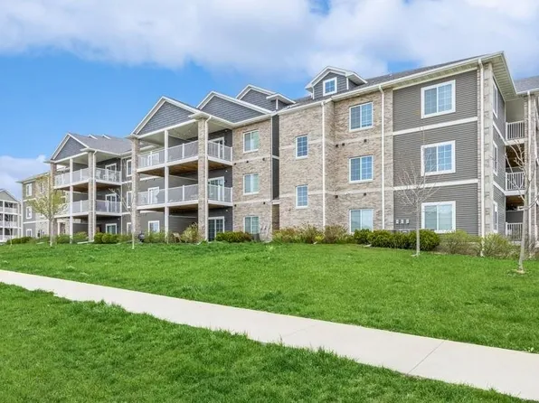 2863 Spring Rose Cir APT 101, Coralville, IA 52241