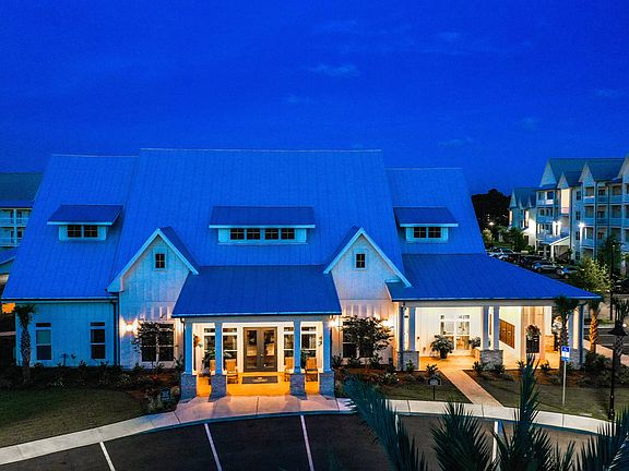 Clara Clubhouse