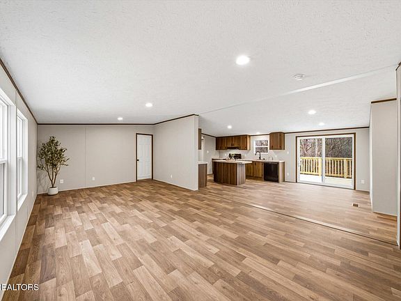 4th image of 252 Ledgerwood Ln