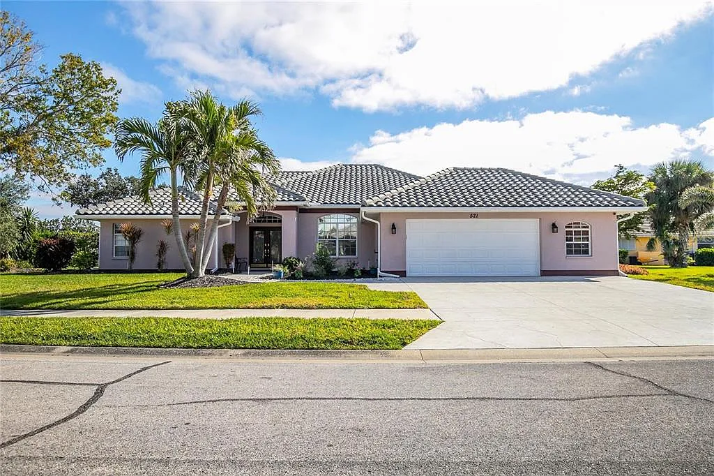 3 bed, 2.5 bath, 2260 sqft, $6,800 — Photo 1