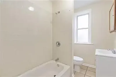 7556 S Champlain Ave — Photo 4
