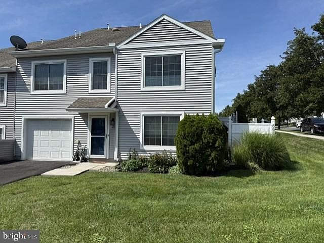 1st image of 68 Courtyard Dr