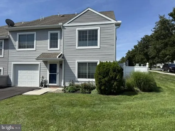 68 Courtyard Dr, Carlisle, PA 17013
