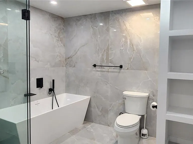 2146 Van Buren St #403 — Photo 17