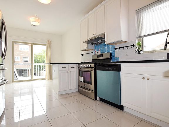 3rd image of 221 Grimsby St