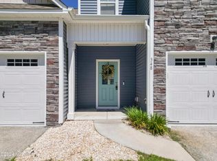 348 S Stingray Ln, Sneads Ferry, NC 28460