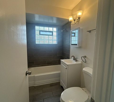 5th image of 1107 Cermak Rd #8