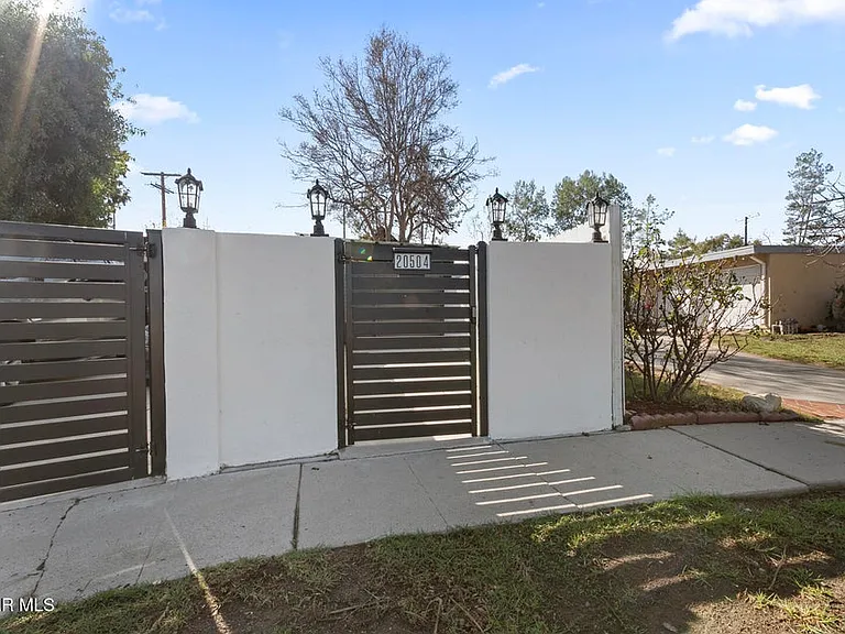 20504 Hamlin St #ADU — Photo 10