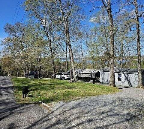 4th image of 1361 Paradise Ln