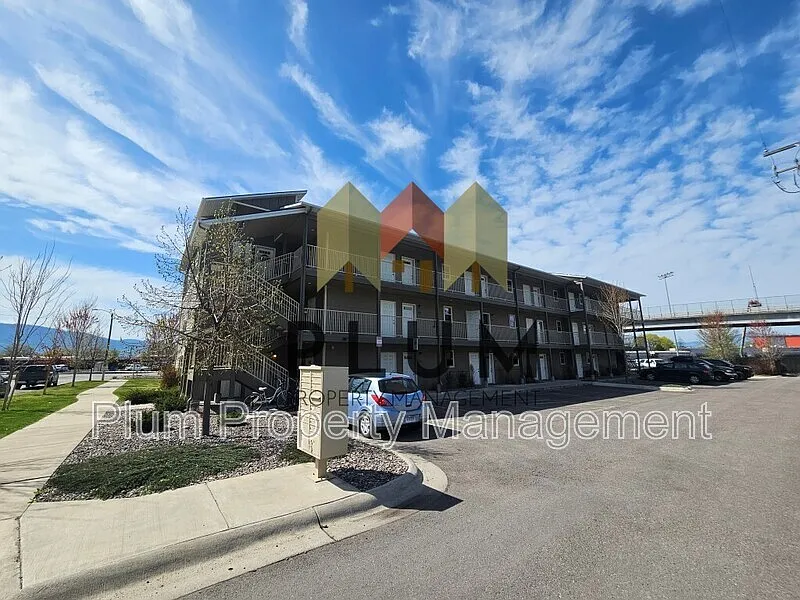 Building Photo - 1245 Waverly St #202