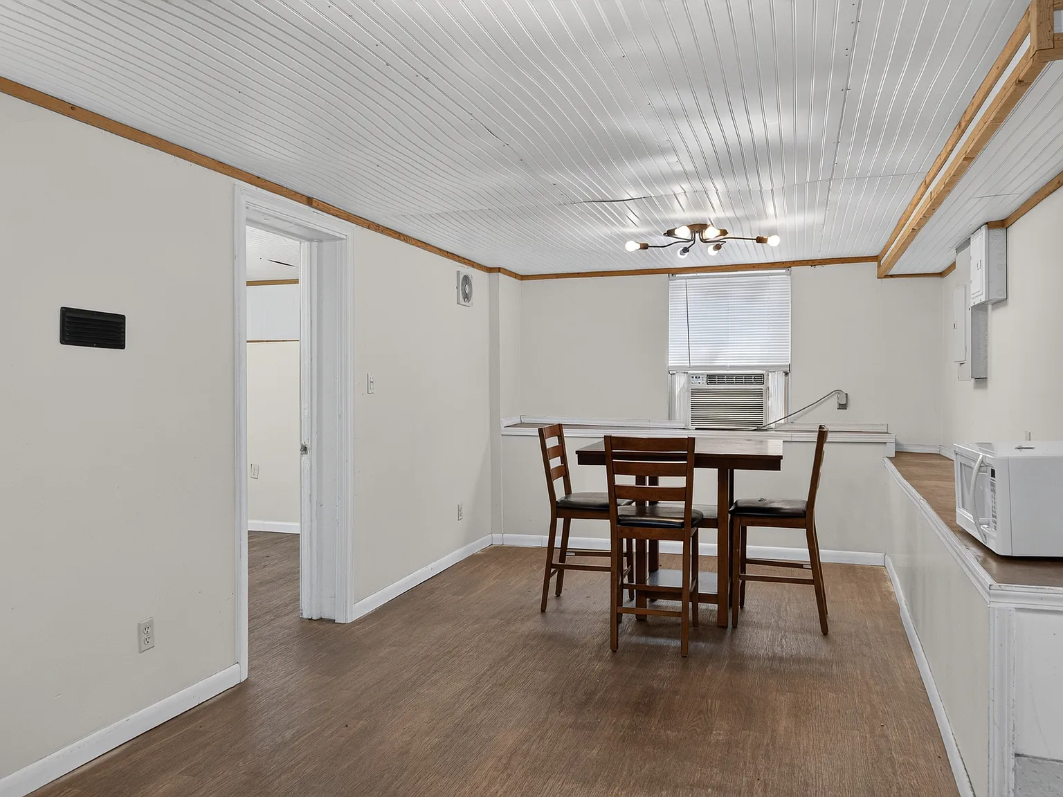 2 bed, 1000 sqft, $1,200 — Photo 3