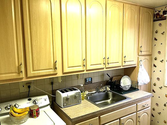 2nd image of 1746 201st St