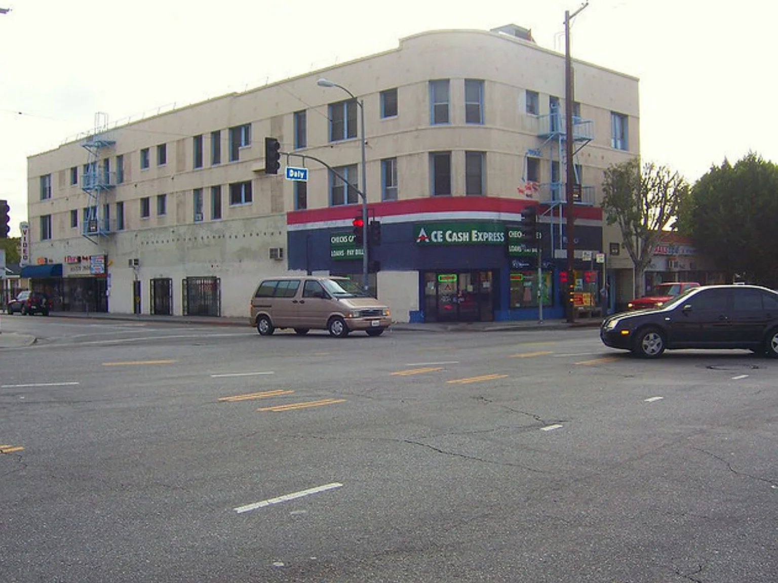 2532 DALY STREET — Photo 1