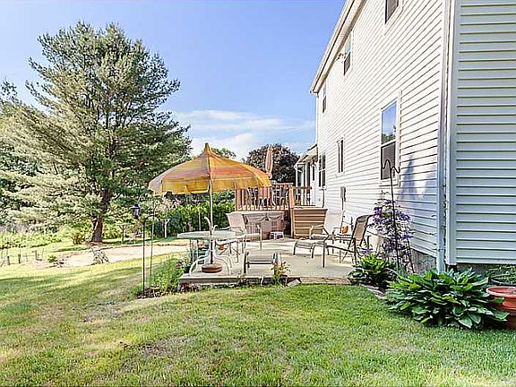 4th image of 18 Woodcrest Dr
