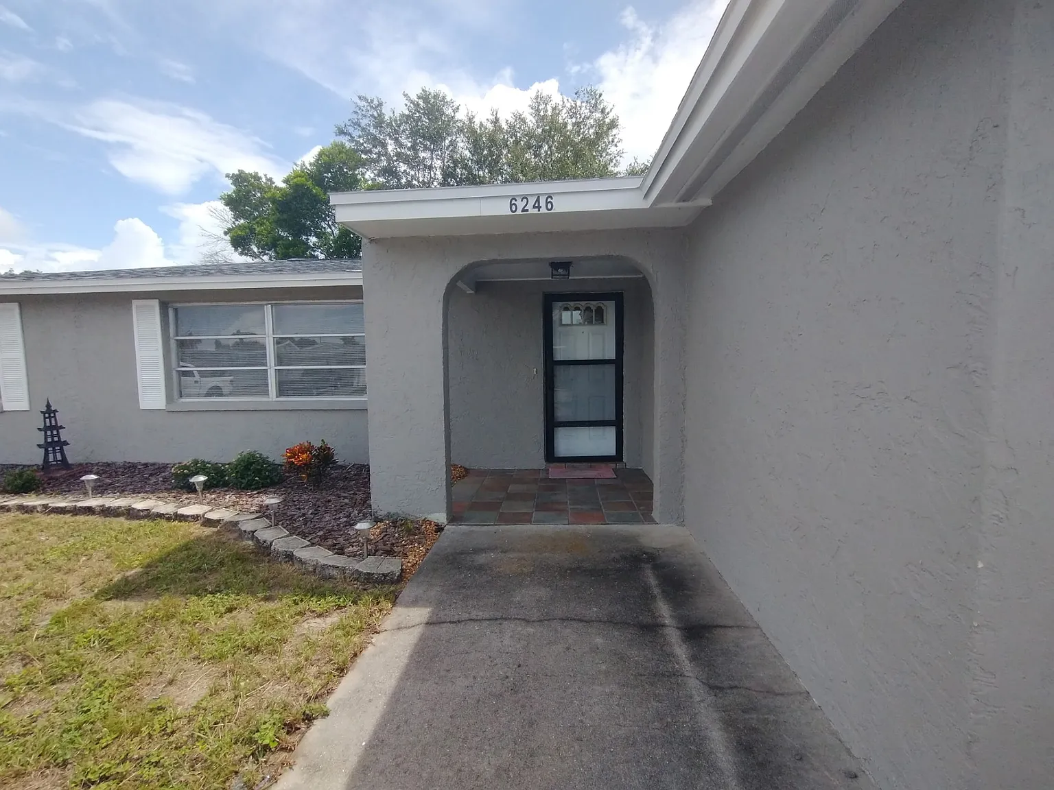 3 bed, 1261 sqft, $2,000 — Photo 2