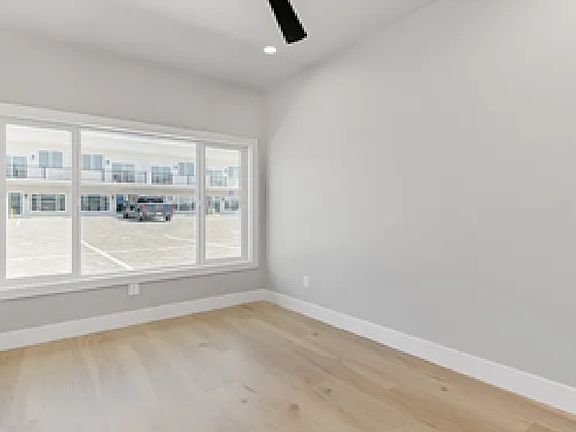 4th image of 5432 Churchward St #2