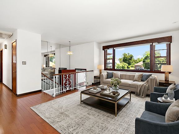 5th image of 309 E Circle Dr