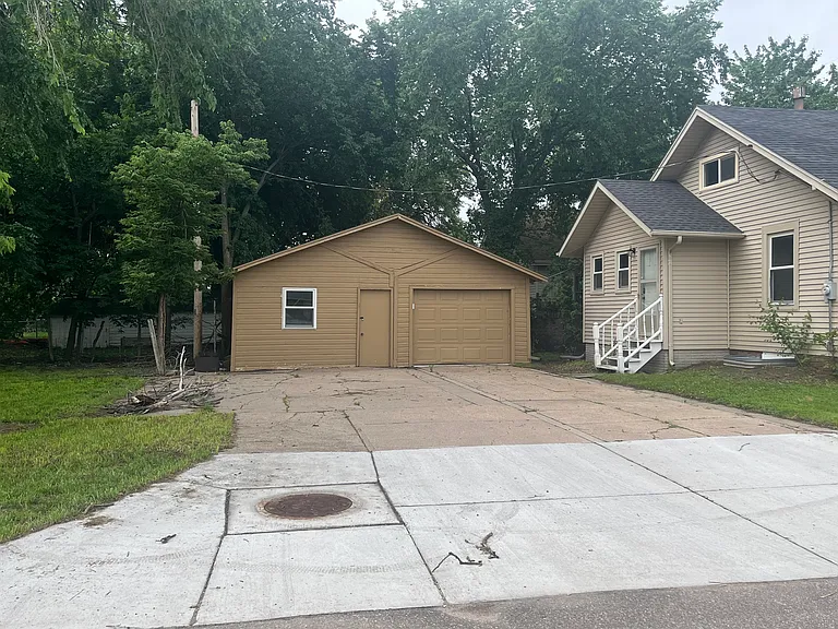 1142 N Minnesota Ave — Photo 5